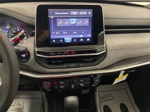 New 2025 Jeep Compass Sport image 21