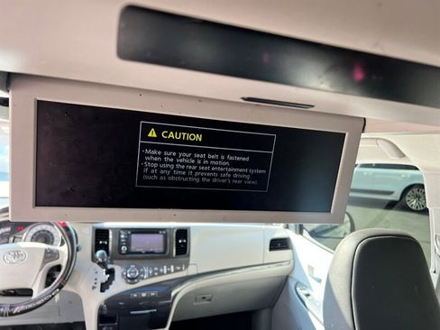Used 2013 Toyota Sienna SE w/ Premium Pkg w/Entune image 22