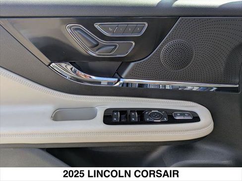 New 2025 Lincoln Corsair Reserve image 7