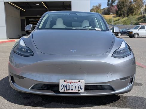 Used 2024 Tesla Model Y Performance image 8