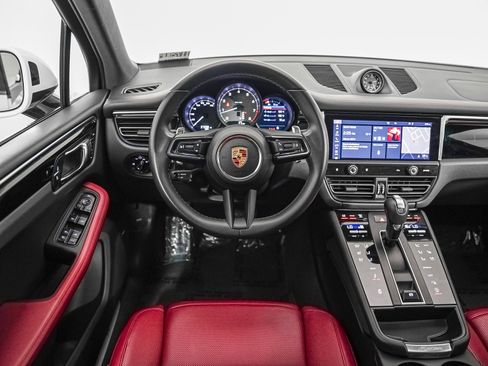 Certified 2022 Porsche Macan S w/ Premium Package Plus image 16