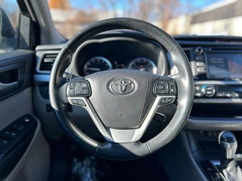 Used 2017 Toyota Highlander XLE image 21