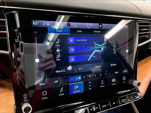 Used 2024 Jeep Grand Wagoneer Series III w/ Rear-Seat Entertainment Group image 39