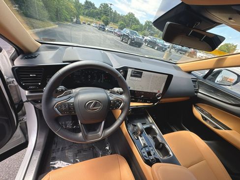 Used 2025 Lexus NX 350 AWD w/ Accessory Package (Z2) image 12