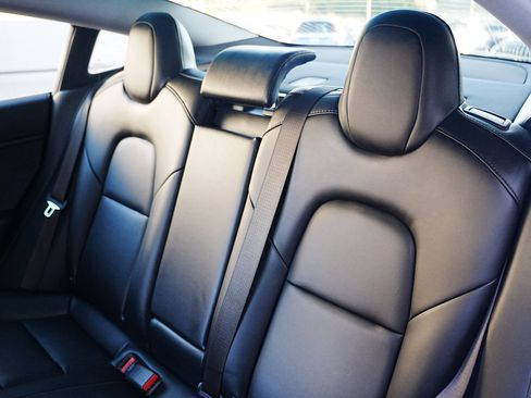 Used 2018 Tesla Model 3 Long Range image 14