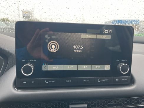 Used 2025 Honda HR-V LX image 16