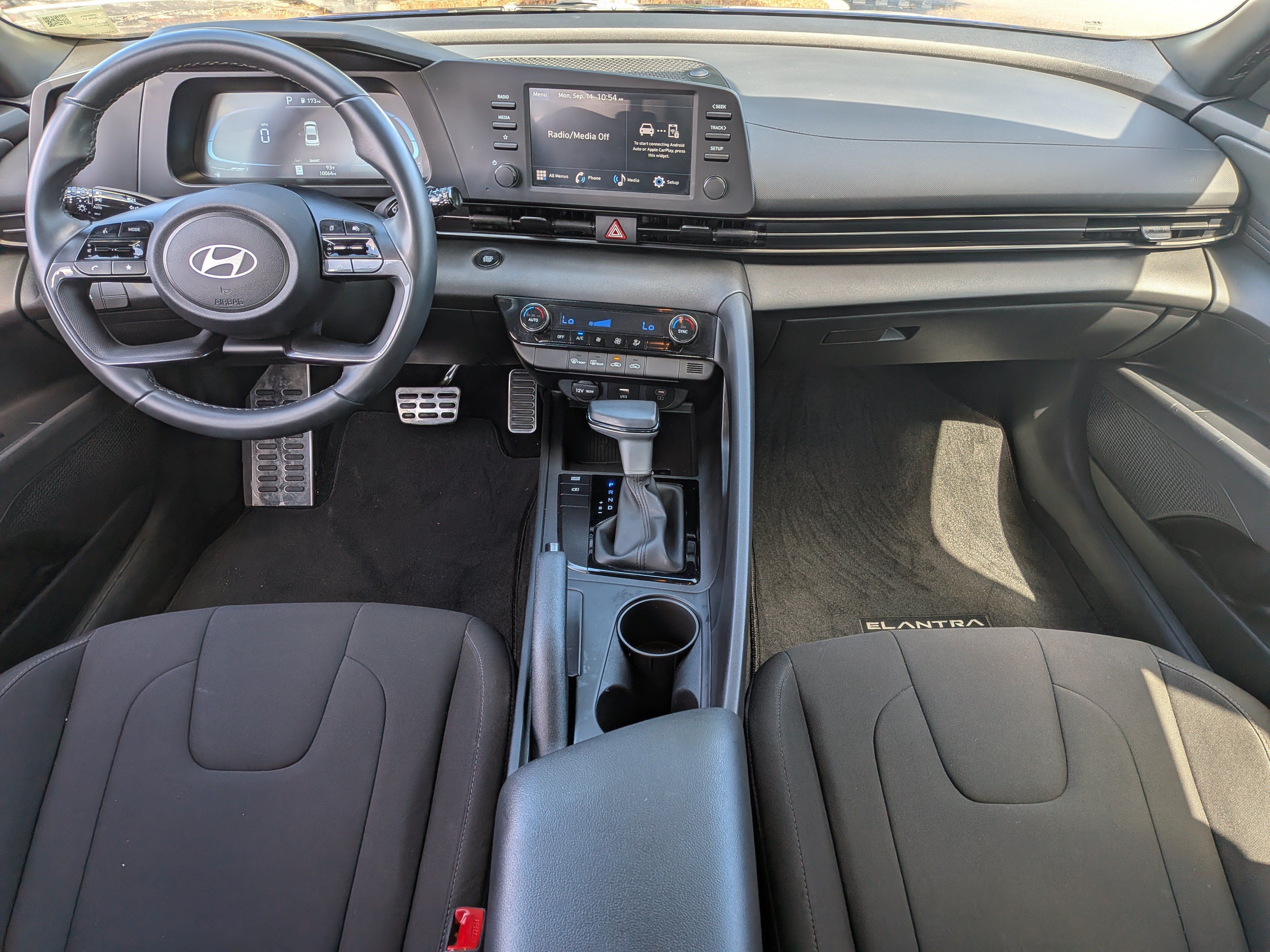 Used 2025 Hyundai Elantra Sport FWD image 16