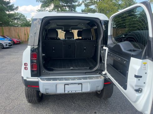 Used 2020 Land Rover Defender 110 SE image 19