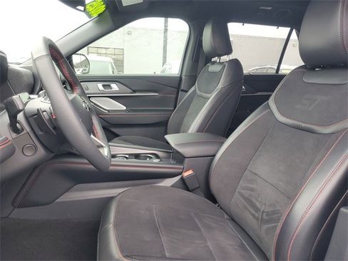 Used 2025 Ford Explorer ST image 14