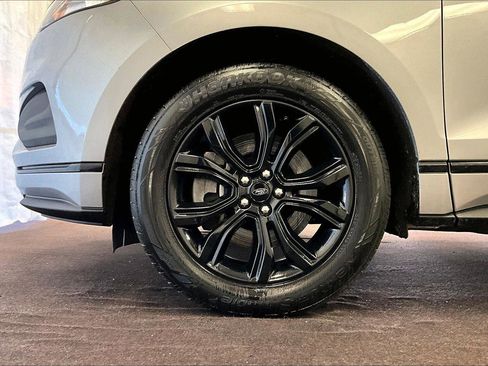 Certified 2022 Ford Edge SE w/ Black Appearance Package image 8