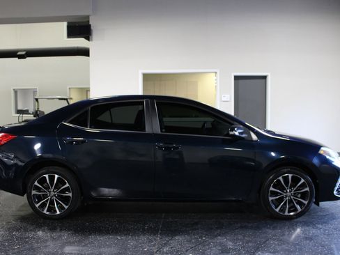 Used 2017 Toyota Corolla SE FWD image 2