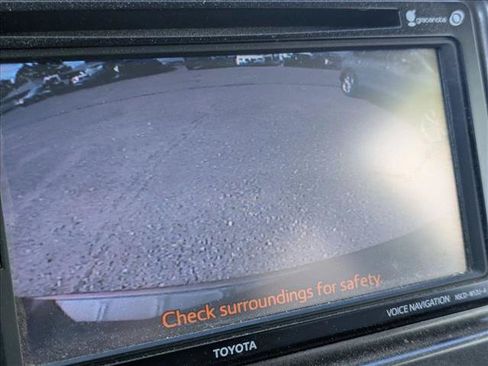 Used 2014 Toyota Sienna XLE FWD image 12