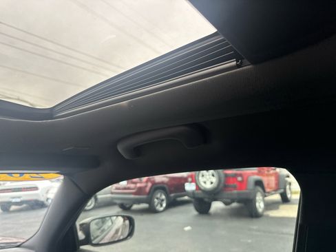 Used 2017 Dodge Charger SXT w/ Plus Group image 25