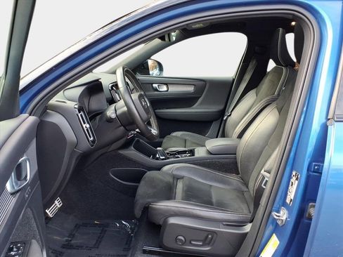 Used 2021 Volvo XC40 T5 R-Design w/ Climate Package image 9