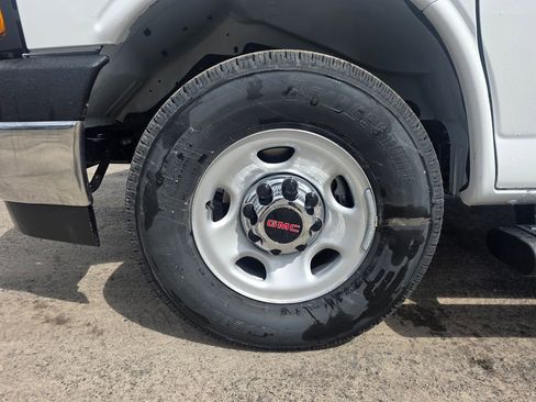 Used 2019 Chevrolet Express 2500 w/ Driver Convenience Package image 14