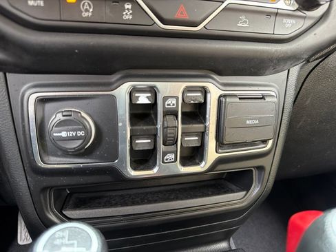 Used 2020 Jeep Gladiator Sport w/ Quick Order Package 24S AWD/4WD image 12