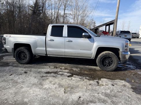 Used 2018 Chevrolet Silverado 1500 LT image 2
