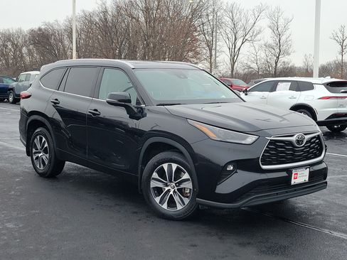 Certified 2024 Toyota Highlander XLE image 35