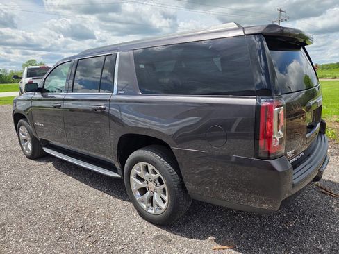 Used 2016 GMC Yukon XL SLT w/ Open Road Package AWD/4WD image 18