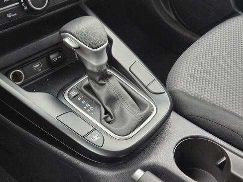 Certified 2025 Kia Soul LX w/ LX Technology Package FWD image 9