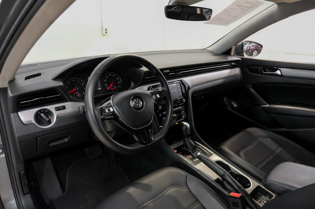 Used 2022 Volkswagen Passat 2.0T SE FWD image 3