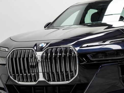 Used 2025 BMW 740i xDrive AWD/4WD image 2