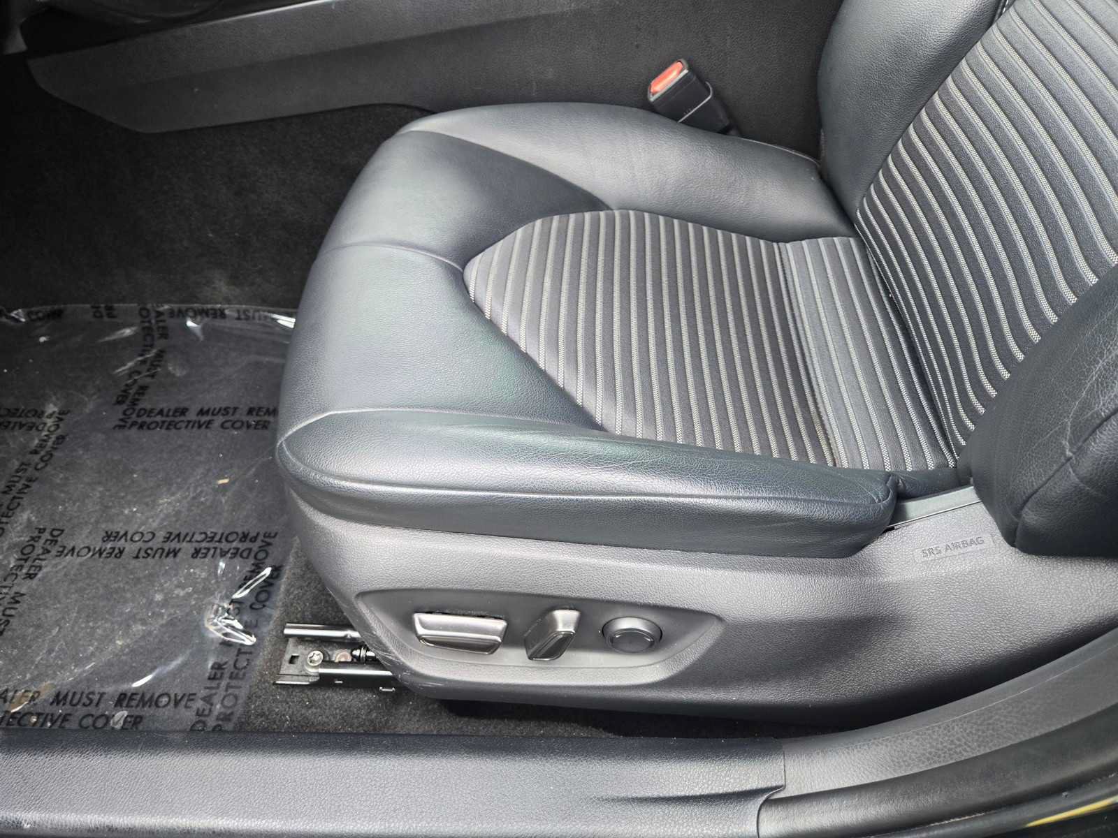 Used 2020 Toyota Camry SE FWD image 11