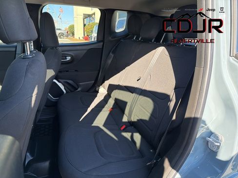 Used 2018 Jeep Renegade Latitude w/ Popular Equipment Group image 19