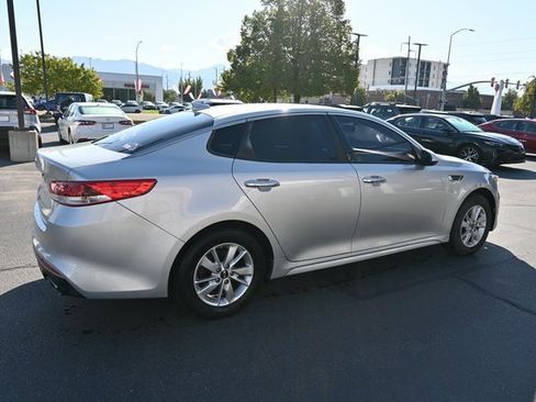 Used 2018 Kia Optima LX image 9