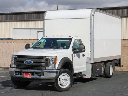 Used 2017 Ford F550 2WD Regular Cab Super Duty image 4