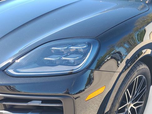 Used 2024 Porsche Cayenne image 9