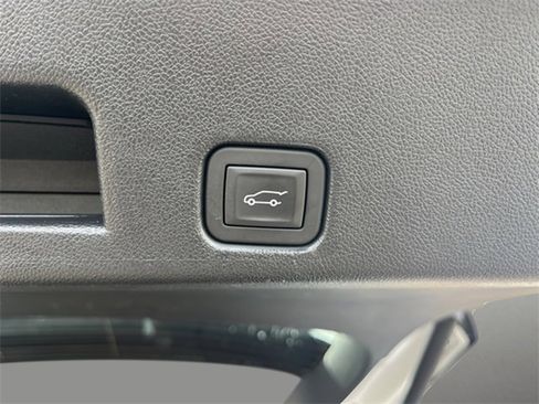 Used 2025 Buick Enclave Preferred image 9