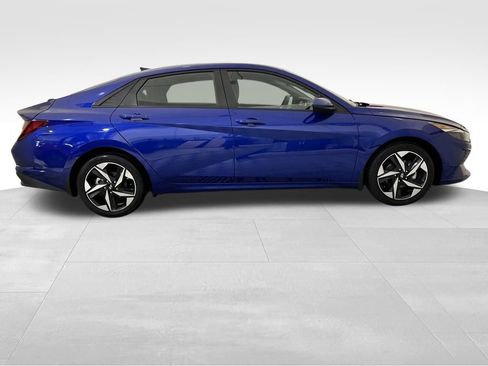 Certified 2023 Hyundai Elantra SEL w/ Convenience Package image 7