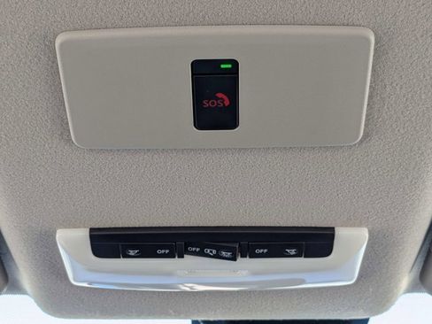 New 2025 Nissan Versa SR w/ Trunk Package image 20