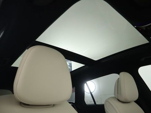 Used 2026 Mercedes-Benz GLC 300 4MATIC image 19