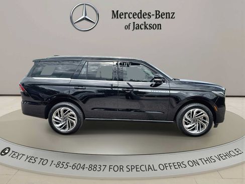 Used 2026 Lincoln Navigator Reserve AWD/4WD image 9