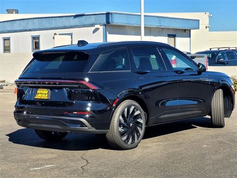 New 2026 Lincoln Nautilus Reserve image 4