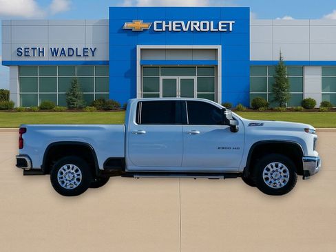 Used 2024 Chevrolet Silverado 2500 LT AWD/4WD image 8