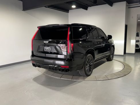 Used 2023 Cadillac Escalade V w/ LPO, ONYX Package AWD/4WD image 11