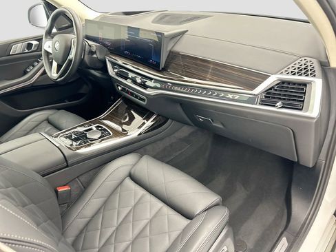 Used 2026 BMW X7 xDrive40i AWD/4WD image 16