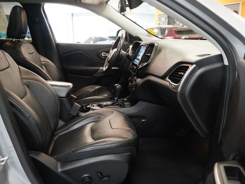Used 2019 Jeep Cherokee Limited AWD/4WD image 39
