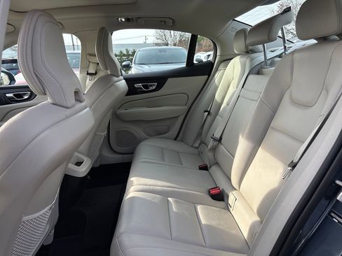 Used 2019 Volvo S60 T6 Momentum w/ Premium Package image 18