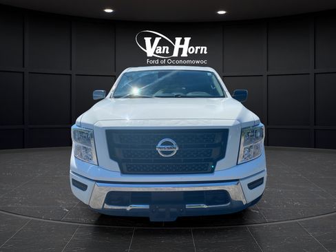 Used 2022 Nissan Titan SV AWD/4WD image 2
