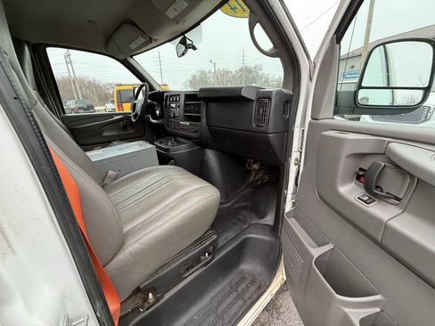 Used 2014 Chevrolet Express 2500 RWD image 18