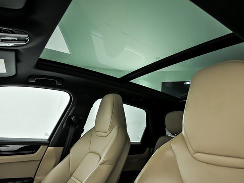 Used 2019 Porsche Cayenne E-Hybrid image 24