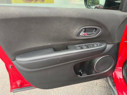 Used 2018 Honda HR-V EX image 11