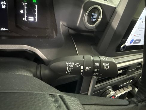Used 2025 Toyota 4Runner SR5 AWD/4WD image 31