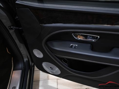 Used 2021 Bentley Bentayga AWD/4WD image 49