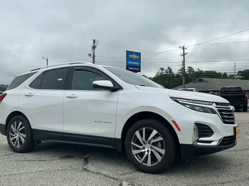 Used 2023 Chevrolet Equinox Premier AWD/4WD image 2