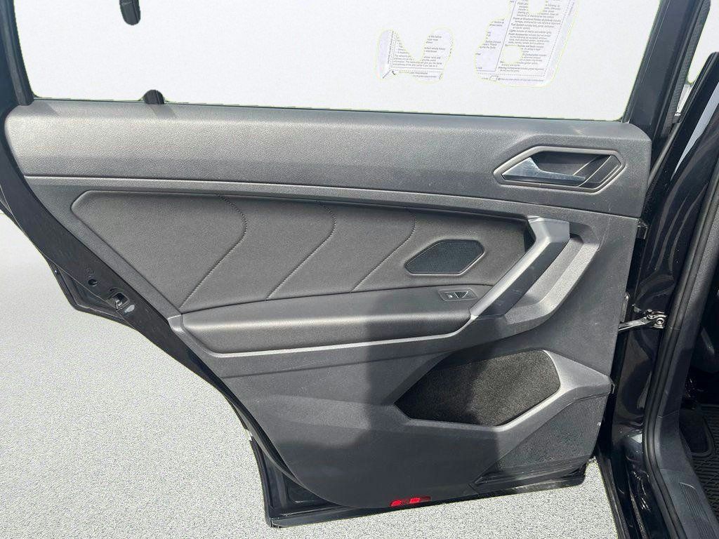 Used 2020 Volkswagen Tiguan SEL Premium R-Line w/ 3rd Row Seat Package AWD/4WD image 24